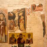 ...cos� come qualcosa � rimasto nell�abside destro della Basilica